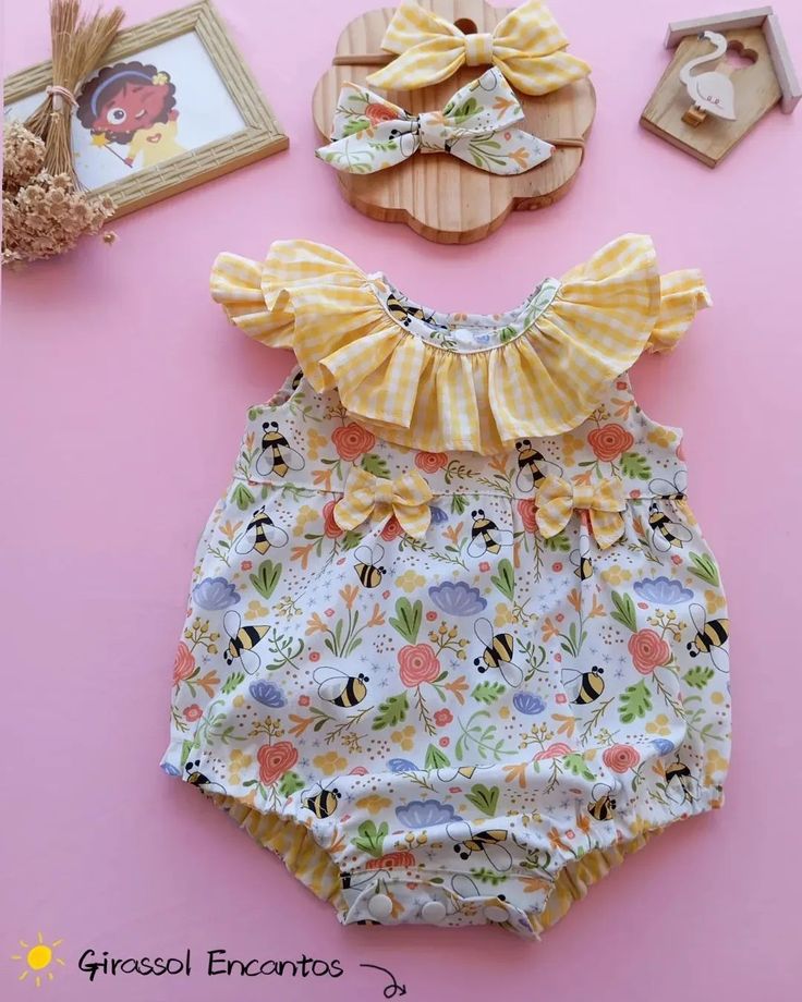 Nosso romper beija flor ficou simplesmente maravilhoso ��🌸🩷 produzimos em na várias composições de 0/3 anos e enviamos para todo Brasil 💚 Baby Girl Floral Romper, Baby Kids, Sewing, On Instagram, Instagram