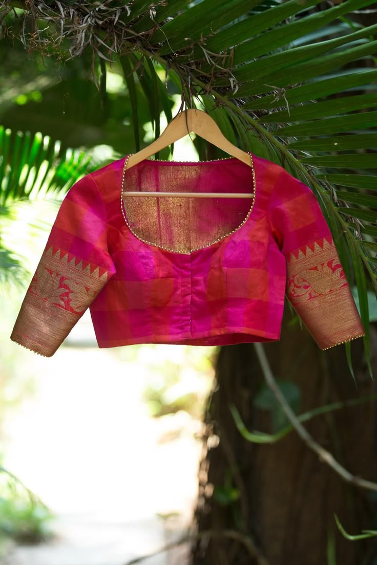 High Back Neck Blouse, Pattu Saree High Neck Blouse Designs, High Neck Designs For Blouses, Patti Blouse Designs Latest, Blouse Design Neck Pattern, Blouse Pattern Front And Back, Best Blouse Design For Silk Saree Front And Back, Puffy Blouse Designs, Blose Desines Back Latest Simple