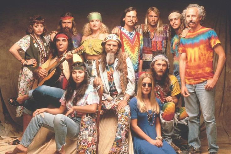 Why The Hippie Movement Is The Most Decadent Subculture Paz Hippie, Mundo Hippie, Style Hippie Chic, 60s Aesthetic, 1960s Hippie, Hippie Tattoo, Moda Hippie, 60s Hippie, Hippie Party