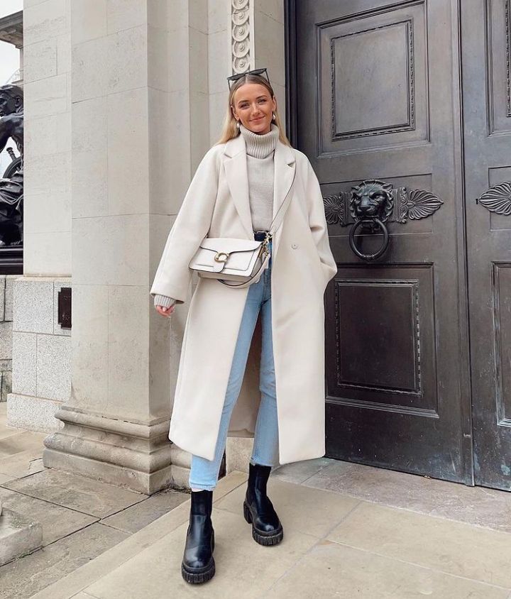 Check out these trendy winter outfit ideas! White Coat Outfit, Mantel Outfit, Looks Adidas, 00s Mode, Stile Blair Waldorf, Adrette Outfits, Winter Coat Outfits, Pullovers Outfit, Winter Outfits Aesthetic