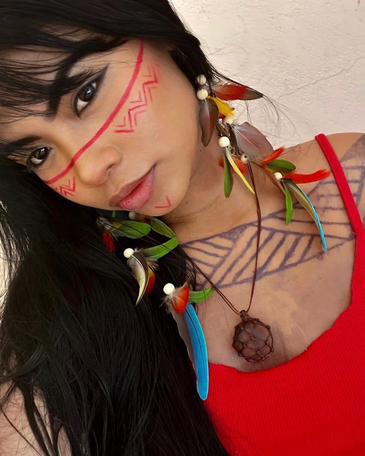 @lucilamelgueiro Indigenous Makeup Native American, Cultural Face Paint, Native American Makeup Women, Aztec Face Paint, Native Face Paint, Indian Face Painting, Indian Face Paint, Indigenous Makeup, Native Makeup