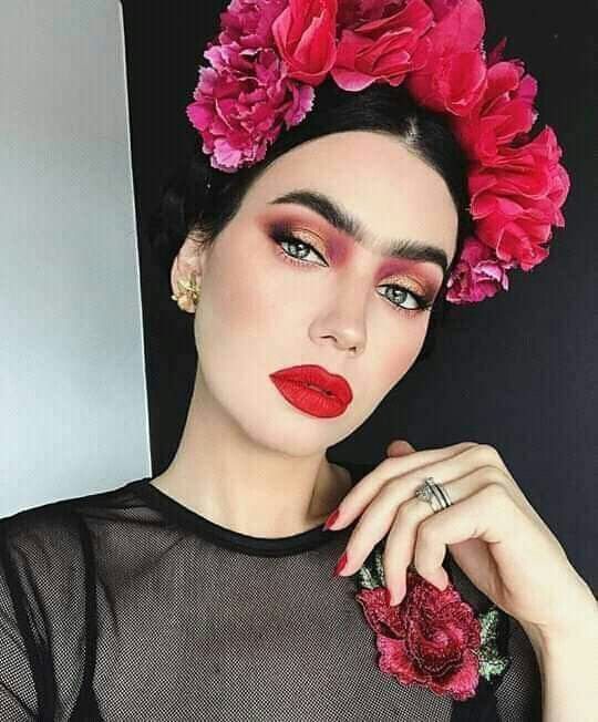 Frida Makeup Halloween, Fridah Kahlo Costume Diy, Mexican Inspired Makeup Look, Frida Khalo Makeup, Frida Kahlo Diy Costume, Freda Carlo Costume, Frida Kahlo Makeup Halloween, Freda Costumes, Frida Kahlo Makeup Inspired