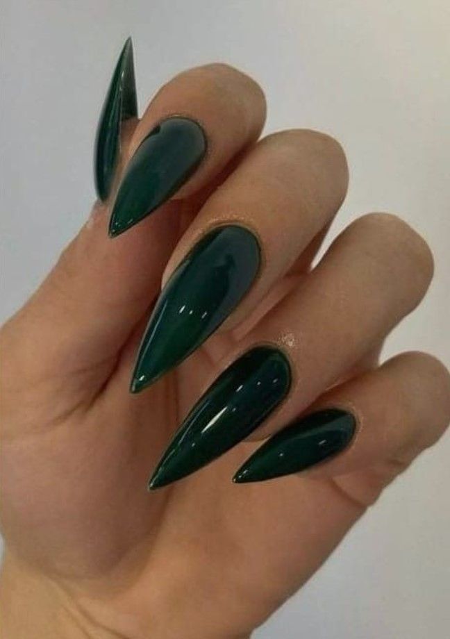 Acrylic Nails Stiletto, Jade Nails, Maquillage On Fleek, Emerald Nails, Neon Green Nails, Green Acrylic Nails, Dark Green Nails, Pointy Nails, Green Nail Designs