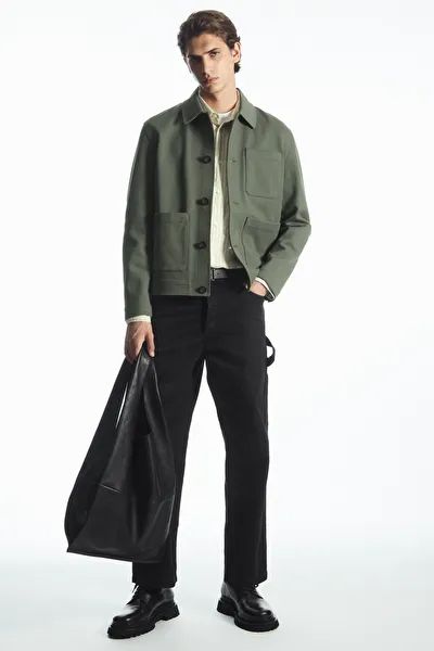 Olive Jacket Outfit, Workwear Fashion Men, Minimal Mens Fashion, Olive Green Pants Outfit, Utility Jacket Outfit, Cos Outfit, Modern Workwear, Cos Man, Pants Outfit Men