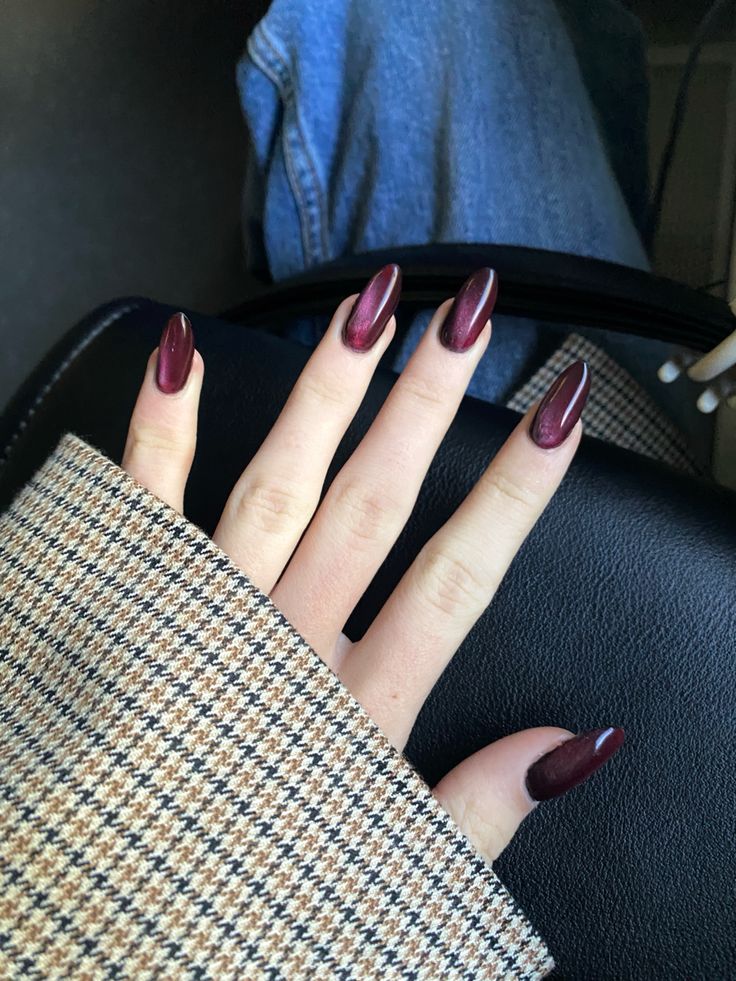 Cherry Cola Cat Eye Nails, Cherry Mocha Cat Eye Nails, Dark Purple Maroon Nails, Almond Acrylic Nails Cat Eye, Burgundy Cat Eye Nail Designs, Dark Autumn Nail Designs, Winter Maroon Nails, Dark Red Cateye Nails, Burgundy Cateye Nails