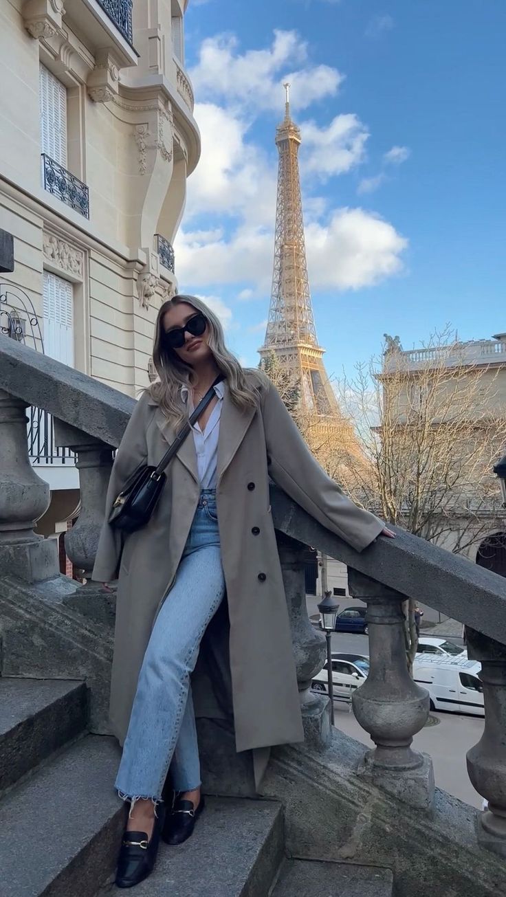 Lily Clark Outfits, Paris Aesthetic Outfit, Lily Clark, Paris Trip Outfits, Eurotrip Outfits, Paris Outfit Ideas, Outfits Paris, Transitional Outfits, Parisian Outfits