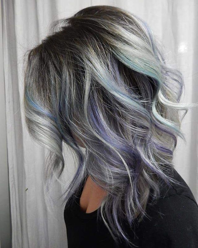 For fellow UNICORN TRIBE MEMBER @kattcolors today I used @fanola_usa 5.11 with 10vl and pulled her last colour out with Fanola Neutral and 40vl. Then after rinsing and drying I applied @sparkscolor Starlight Silver + @joico Light Purple she was left with hints of her old colour combination so I kept the Mermaid Blue and used it in the creation.... Platinový Blond, Purple Grey Hair, Blue Hair Highlights, Black And Grey Hair, Hair Highlights And Lowlights, Hair Color Pastel, Hair Color And Cut, Pastel Hair, Hair Collection