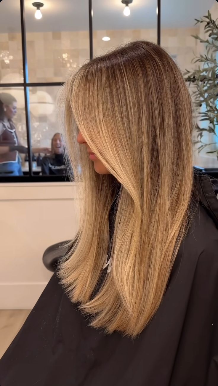 Light Layers On Straight Hair, Dark Blonde Inspo Hair, Medium Hair With Layers And Highlights, Mid Length Brown Hair With Layers Straight, Honey Partial Balayage, Hair Inspo Color Dirty Blonde, Brown Roots Blonde Highlights, Highlight For Dirty Blonde Hair, Level 7 With Highlights