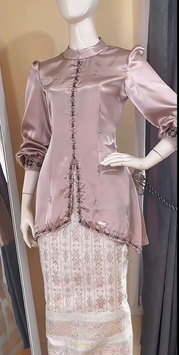 Kebaya Rose Gold Wisuda, Kain Songket Style, Bridesmaid Melayu, Bridesmaid Songket, Kebaya Bridesmaid Hijab, Kebaya Malaysia, Bridesmaid Dresses Hijab Satin, Melayu Dress, Songket Modern