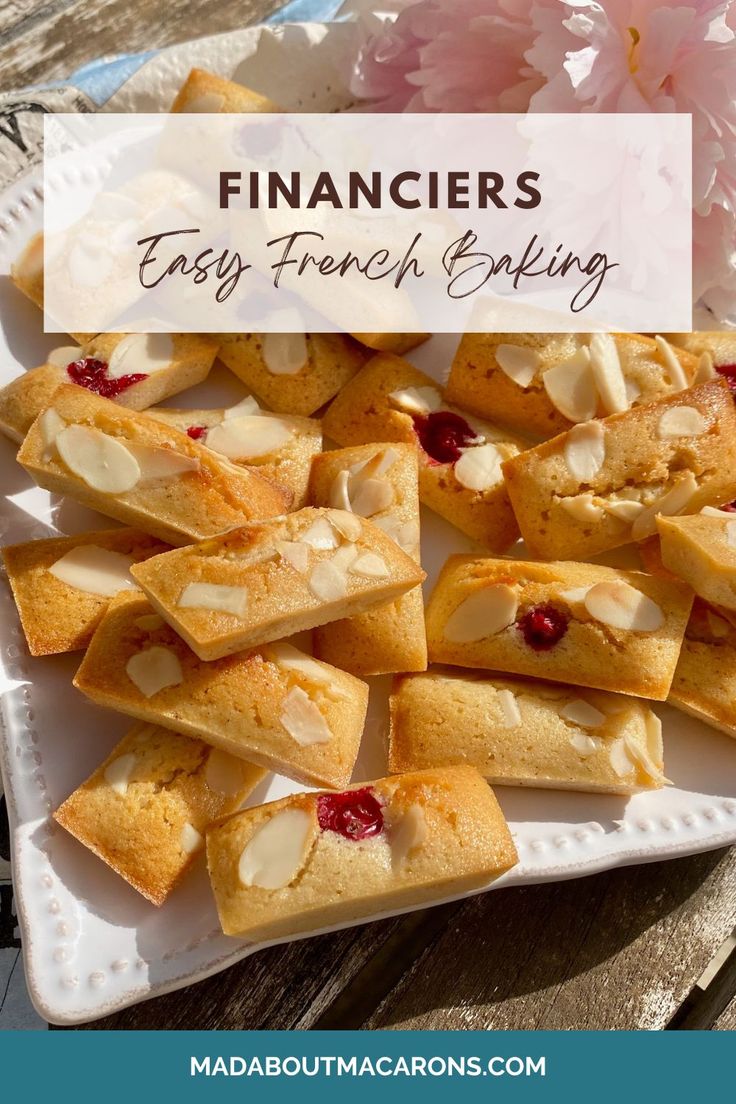 heaps of golden buttery financiers or almond cakes in the shape of mini gold bars Financiers Recipe, Financier Recipe, Financier Cake, Easy Holiday Baking, Madeleine Cake, Easy French Recipes, Pastries Recipes, Traditional French Recipes, Muffins Easy