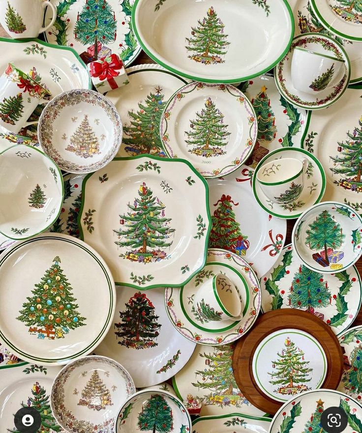 many plates with christmas trees on them