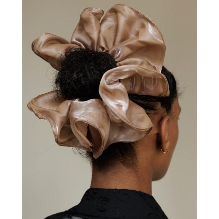 Introducing the Floating Scrunchie – a whimsical, enchanting accessory that’s here to take your hair from basic to breathtaking. This scrunchie is designed to inspire and elevate every ponytail and bun. From work to wedding, this scrunchie has range. Available in six dreamy colors. Brown Bonnet, Everyday Ponytail, Xl Scrunchie, Flower Scrunchie, Hair Scarf Styles, Scrunchie Hair, Natural Styles, Elastic Hair Bands, Hair Elastics