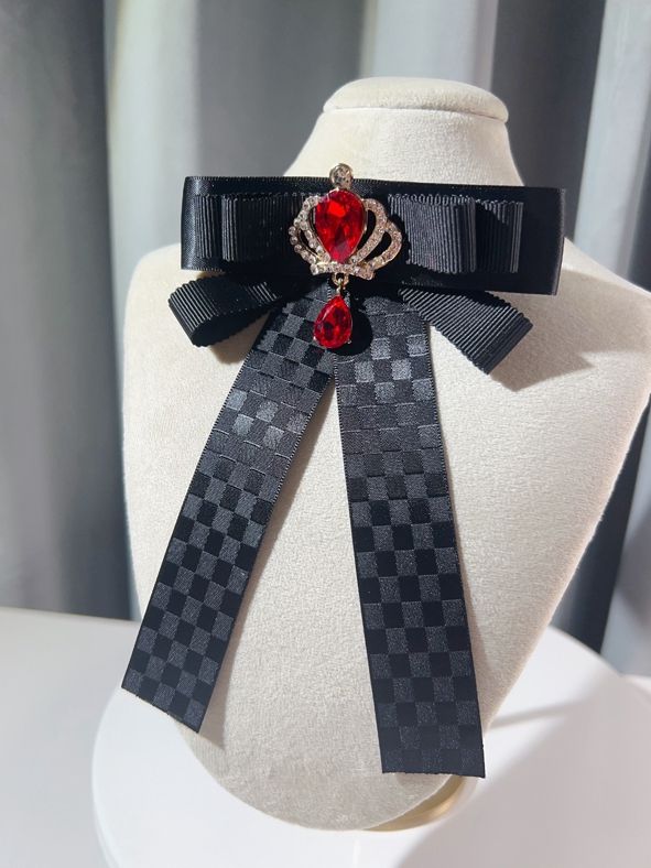 Add a touch of regal charm to your outfit with our rhinestoned crown bow tie/brooch. Available in both black and red, this versatile accessory features a dazzling rhinestone-encrusted crown design that exudes elegance and sophistication. Wear it as a bow tie or use it as a brooch to elevate your look with a hint of royal allure. Perfect for adding a touch of glamour to any outfit, this one-of-a-kind piece is sure to turn heads and make a statement. Whether you're dressing up for a special occasi Formal Red Rhinestone Brooch, Formal Red Rhinestones Brooches, Black Bow Tie Jewelry For Party, Black Bow Tie Jewelry For Formal Occasions, Black Jewelry With Decorative Bow For Party, Elegant Red Pins For Party, Elegant Red Party Pins, Black Brooch With Decorative Bow For Evening, Formal Black Brooch With Decorative Bow