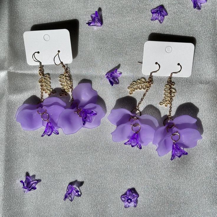 These earrings are inspired by the jacaranda tree, a symbol of the arrival of spring. I am a Japanese living on the Sapphire Coast, captivated by the natural beauty of Australia. Through my handmade creations, I aim to capture this beauty and bring smiles to those who wear them. ⚫︎ Please note that colors may appear different from the actual product due to lighting during photography. ⚫︎ Each piece is carefully crafted by hand, so please handle with care. **Returns and Exchanges** ⚫︎ If there is Handmade Lavender Drop Earrings, Handmade Petal Shaped Earrings, Handmade Petal-shaped Earrings, Whimsical Purple Dangle Flower Earrings, Purple Flower-shaped Whimsical Jewelry, Elegant Lavender Flower Earrings With Ear Wire, Elegant Lavender Flower Earrings For Gift, Whimsical Purple Flower Jewelry, Whimsical Purple Flower-shaped Jewelry