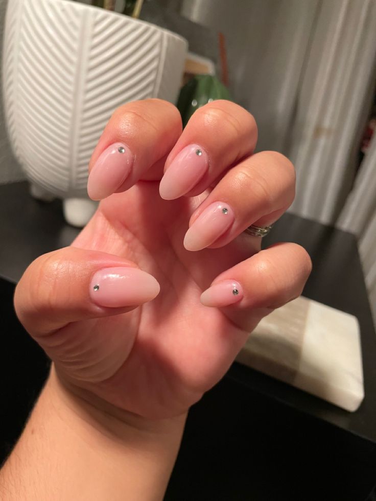 Natural Rhinestone Nails, Gel X With Gems, Dip Nails With Gems, Nails With Single Rhinestone, Clear Pink Nails With Rhinestones, Short Almond Nails With Gems, Small Diamond Nails, Plain Pink Nails With Gems, Minimal Rhinestone Nails