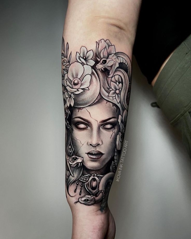 a woman with flowers on her head is shown in this tattoo design by the artist