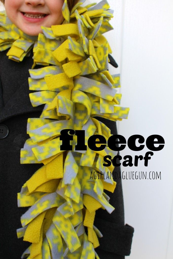 fleece scarf!!! (scarf week) Treps Ideas, Fleece Scarf Pattern, Fleece Scarves, Sew Blankets, Fleece Sewing Projects, Fleece Crafts, Fleece Projects, No Sew Fleece Blanket, Fleece Tie Blankets