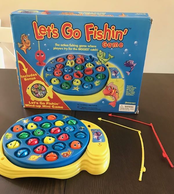 the game lets go fishin comes with its box and instructions on how to use it