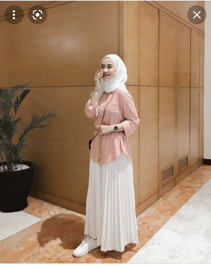 Pink Hijab Outfit, Pink Hijab, Fesyen Islam, Rok Outfit, Muslim Fashion Hijab Outfits, Muslim Outfits Casual, Hijab Style Casual, Hijabi Fashion Casual, Casual Hijab