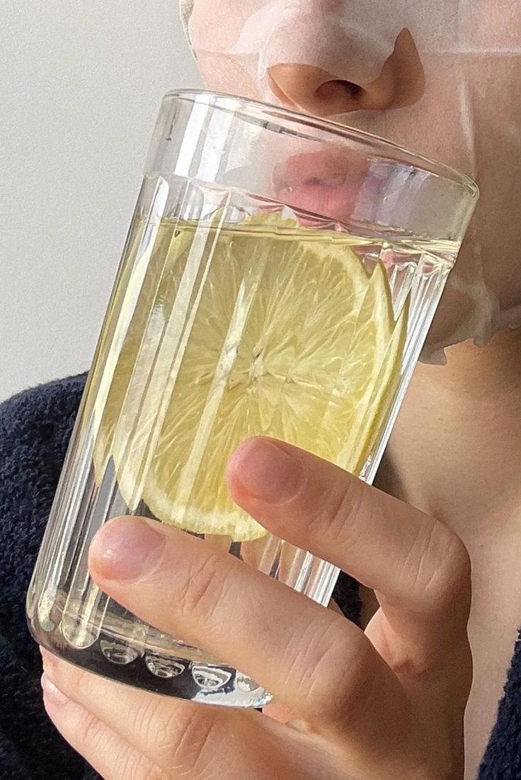 Girl Therapy, Drinking Lemon Water, Water Aesthetic, Reverse Osmosis Water, Clean Girl Aesthetic, Skin Care Solutions, Lemon Water, Clean Girl, Water Filter