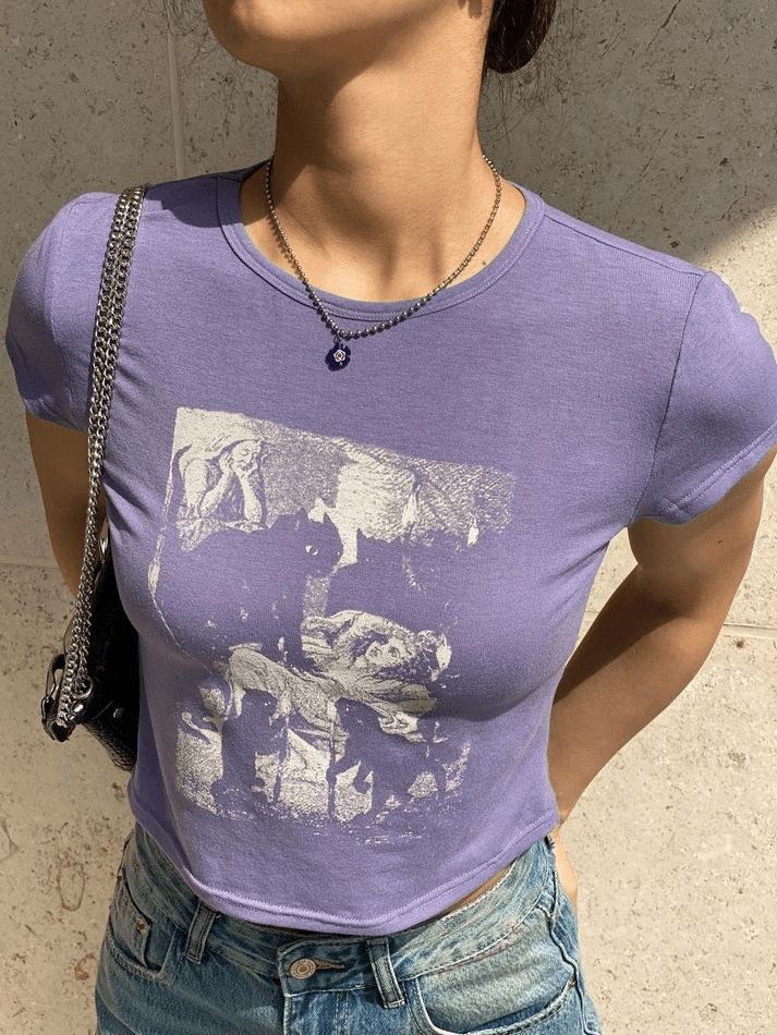 ⚡️Buy Grunge Pattern Print Crop Top Purple M under $14.00 in Tops & Tees Online. crossStyle: pattern  & grunge inspired Street/Y2K/Vintage/Casual/GrungeColor: LilacFabric Content: Polyester BlendFit Type: Slim fitNeckline: Crew NeckSleeve Length: Short SleeveDesign: This lilac piece baby tee is perfect for effortless. ✓Free Shipping on all orders over US$69. Y2k Baby Tee Outfit, Baby Tee Outfit, Crop Top Purple, Grunge Pattern, Grunge Looks, Casual Grunge, Printed Crop Top, Street Y2k, Crop Cami Top