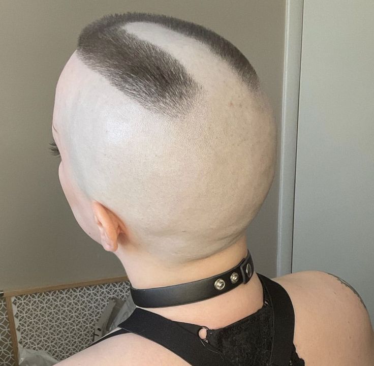 Boyish Haircut, Barber Poster, Fade Haircut Women, Shaved Pixie Cut, Buzzed Hair Women, Buzzcut Girl, High And Tight Haircut, Shaved Pixie, Shaved Heads