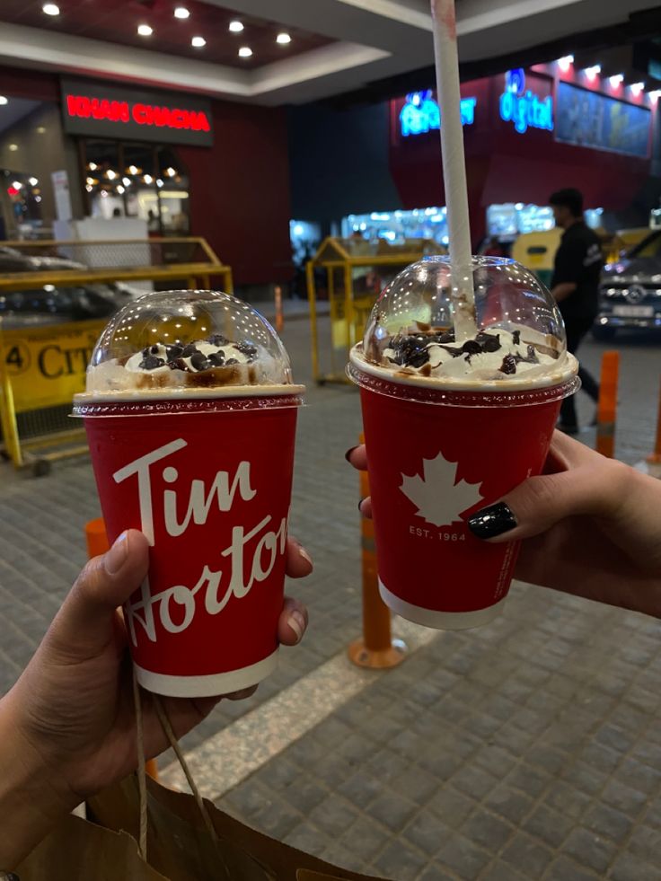 Coffee 
Tim hortons 
Choco chip frappe Tim Hortons Canada, Tim Hortons Coffee, Canada Christmas, Canada Pictures, Canadian Culture, Toronto City, Night Biking, University Of British Columbia, Canada Photos