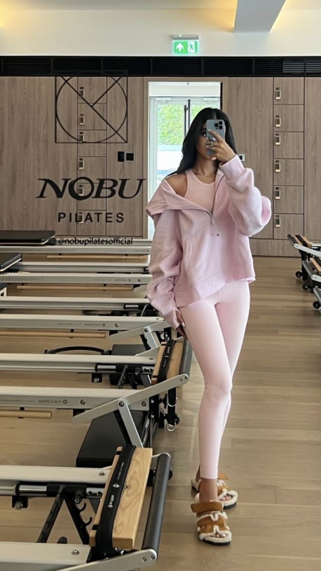 Cute Pilates Outfit, Gym Wear Aesthetic, Aesthetic Gym Clothes, Pilates Princess Workout, Reformer Pilates Aesthetic, Workout Aesthetic Gym, Gym Aesthetic Women, Winter Gym Outfit, Cardio Bunny