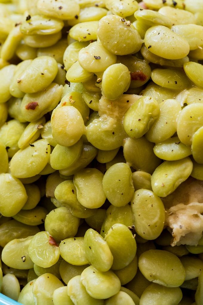 green beans are mixed together in a blue bowl