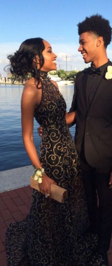 Emerald Green Homecoming, Prom Photo Poses, Couple Prom, Prom 2k17, Prom Goals, Prom Photoshoot, Prom Couples, Prom Inspiration, Prom Poses