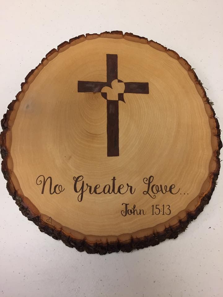 a wooden cross with the words no greater love on it