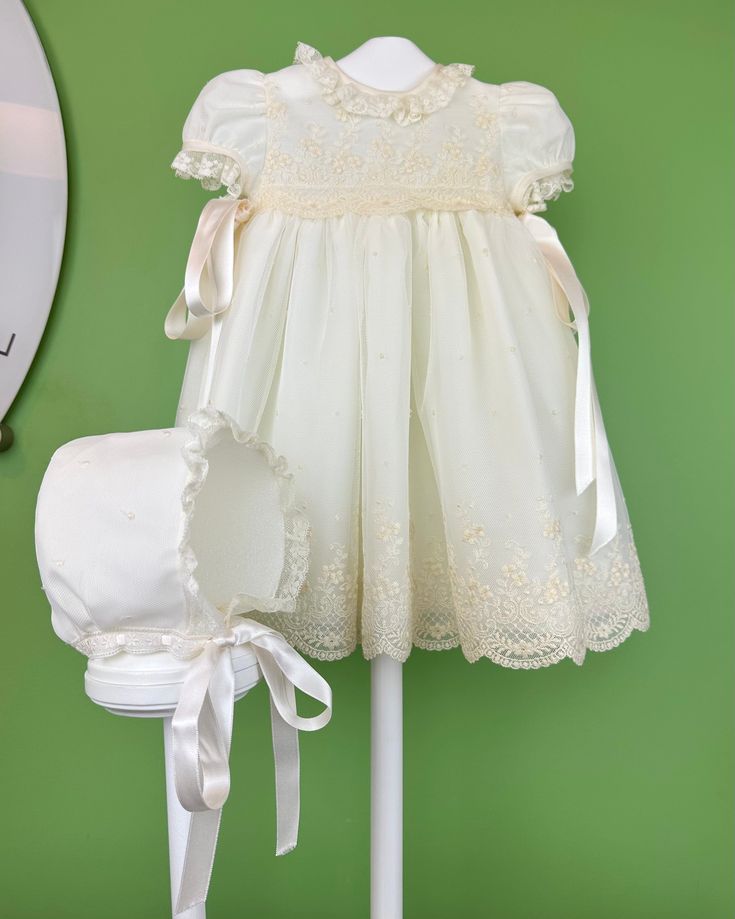 YoYo Boutique Baptism Cristina Dress with Bonnet Spanish Fashion, First Communion Dresses, Baptism Dress, Communion Dresses, Christening Gowns, Newborn Outfits, First Communion, Final Sale, Sewing Projects