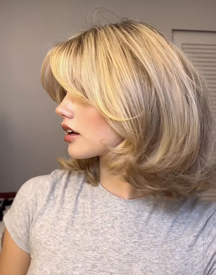 Layered Shorter Hair, Short Layers Shoulder Length Hair, Fall 2023 Hair Trends Short, Face Framing Pieces Short Hair, Midi Flick Hair, 90s Haircut With Bangs, Short Cut With Layers, 90s Short Layered Hair, Short Blonde Hair Layers