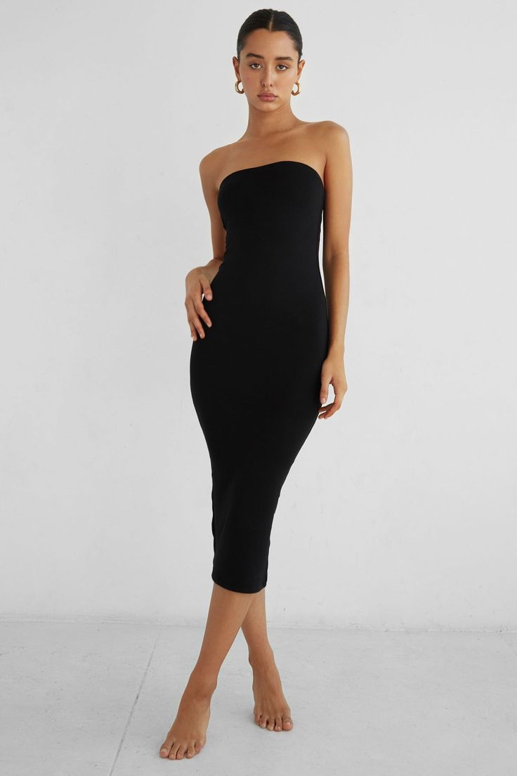 Crafted in our signature double layered modal fabric, this midi-length dress comfortably hugs the body’s curves while producing a strong silhouette. The body-con style is met with a back vent for additional movement and small rubber lining along the inside top seam. Pair with our Bobbi Blazer to complete the look. Tube Top Black Dress, Black Tube Dress Outfit, Dress With Shirt Underneath, Tube Dress Outfit, Black Strapless Bodycon Dress, Black Tube Dress, Strapless Dress Black, Black Dress Style, Max Dress