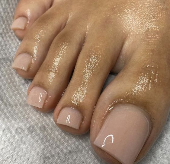 Acrylic Overlay Toenails, Pedi Ideas Toenails, Nude Nails Toes, Baddie Pedicure, Brown Toes Nails, Nude Toes Pedicure, Nude Toes Nails, Pedicure At Home Step By Step, Nude Pink Toe Nails