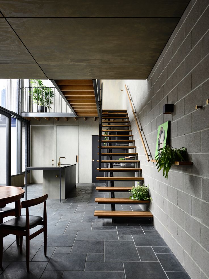 an image of a staircase in the middle of a room with stairs on each side