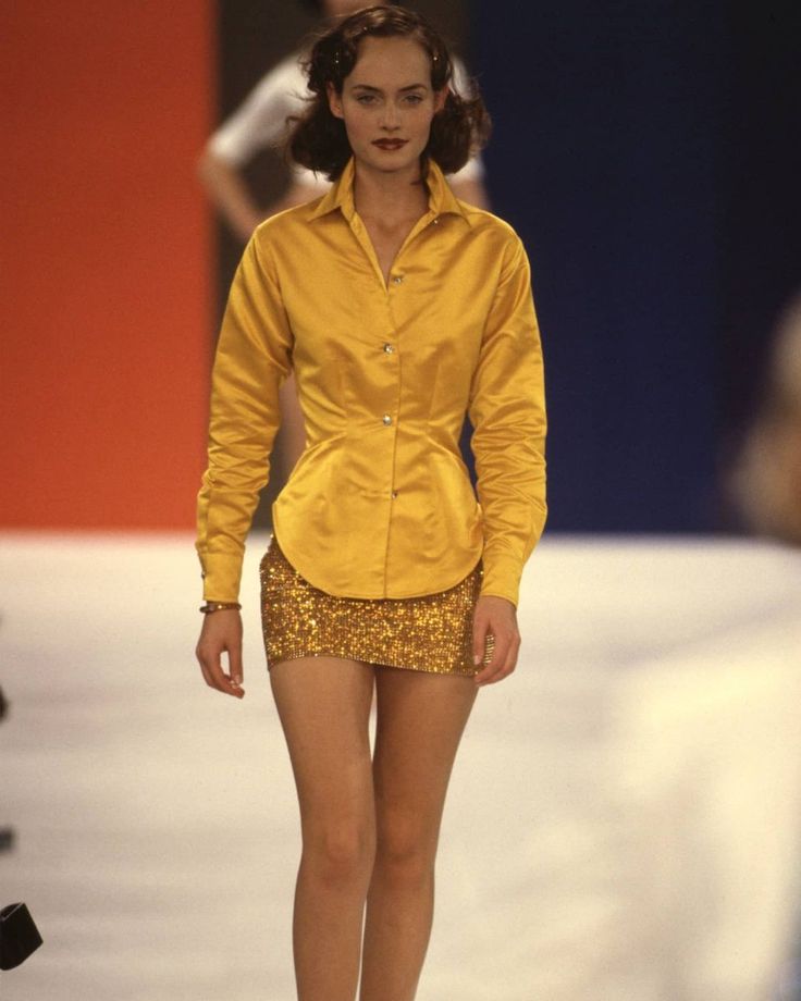 Todd Oldham, 90s Runway Fashion, Runway Outfits, 1990s Fashion, Vintage Couture, Dolce E Gabbana, Mellow Yellow, 2000s Fashion, Mode Inspiration