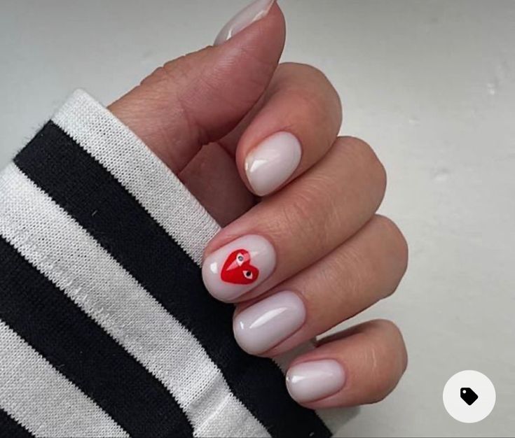 Simple Heart Design Nails, Com Des Garcons Nails, Comes Des Garcons Nails, Des Garcons Nails, Comes Des Garcons, Comme Des Garcons Nails, Cute Valentine Nails, Come Des Garcons, Nail Art Designs Short Nails