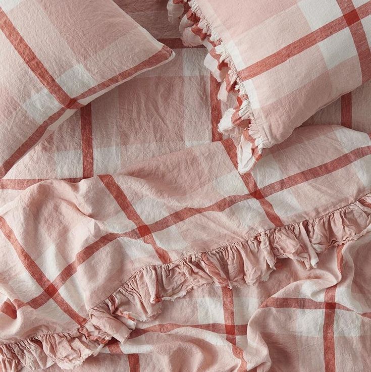 pink and white checkered bedding with ruffled edges