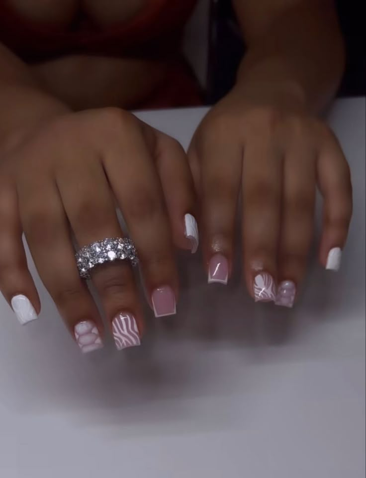 Short Acrylic Nail Styles, Christmas Nails Black Girls Short, Nail Ideas Black Women Short, Cute Short White Acrylic Nails Designs, Nail Designs For Black Girls Style, Short Mommy Nails, Cute Short Acrylics, Short Nails Ideas Birthday, Cute Shirt Nail Ideas