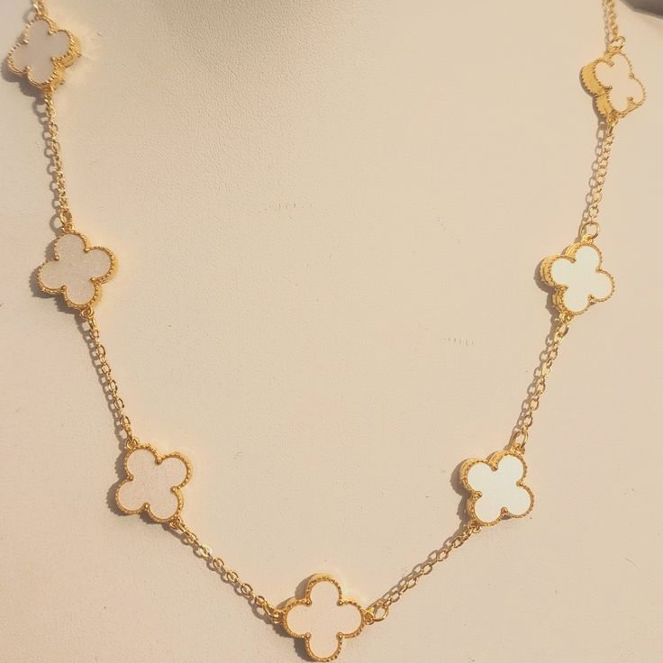 Gold And White Clover Necklace Stainless Steel Hypoallergenic Non Tarnishing Double Sided Motif Clover Gold Cute Jewelry, White Clover Necklace, Julary Design, Clover Necklace Gold, Gold Clover Necklace, Basic Gold Jewelry, Jewelry Inspo Aesthetic, Back To School Jewelry, Cute Jewelry Aesthetic