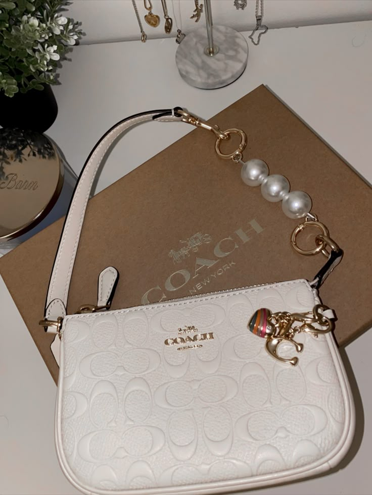 Adds some cute detail to the purse. Perfect for you coach nolita15. Comes with 4 pieces in silver and gold. See link below :) Cute Purses For School, Nolita 15 Coach, Mochila Coach, Coach White Bag, Green Coach Purse, Coach Denim, Coach Nolita, Pearl Purse, Jewelery Organizer