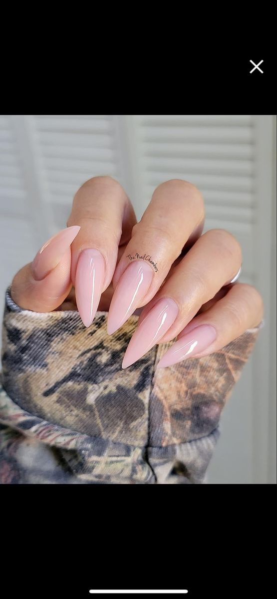 Gel Nails Pointy Almond, Natural Pink Acrylic Nails Almond, Almond Stilleto Shaped Nails, Nye Stilleto Nails, Milky Pink Stiletto Nails, Pink Sharp Almond Nails, Nude Stiletto Nails Short, Light Pink Pointy Nails, Minimalist Nails Stiletto