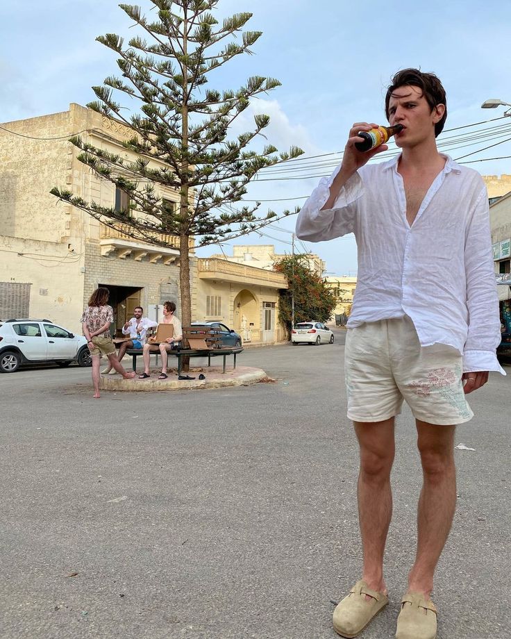 Bostons Birkenstock Outfit Men, Birkenstock Boston Outfit Men, Clog Outfit Summer, Pub Outfit, Gangster Outfit, Birkenstock Boston Outfit, Boston Outfits, Beach Outfit Men, Men's Summer Outfit