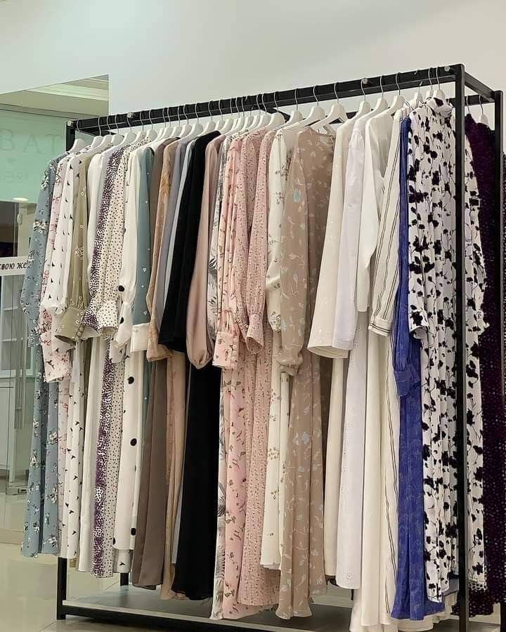 Packing Hacks Clothes, Stile Hijab, Store Design Boutique, Muslim Outfits Casual, Modest Dresses Casual, Muslimah Aesthetic, Stylish Party Dresses, Muslimah Fashion Outfits, Fashionista Clothes