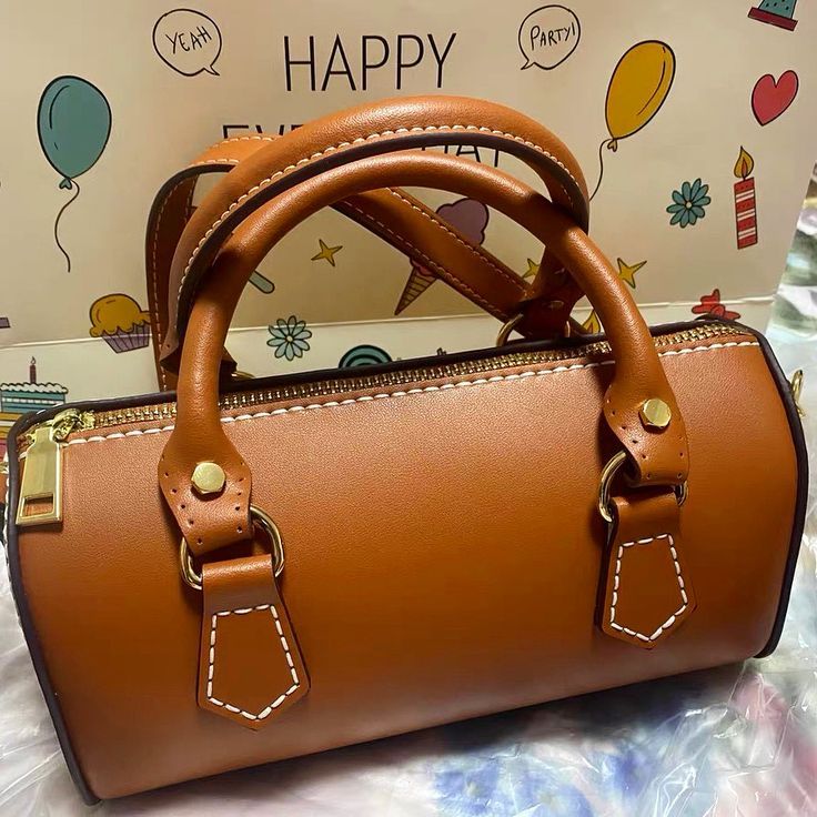 In my opinion, it is misunderstood 😆 This one is a good sample. Not very easy to make, but definitely worthy. What is your opinion, dear ❤️ Handbag Styles, Leather Kits, Leather Diy Crafts, Barrel Bag, Happy Party, Bag Diy, Your Opinion, Givency Antigona Bag, Leather Diy