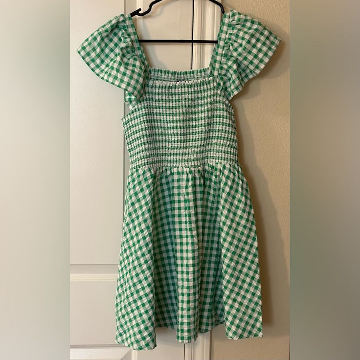 Nwot- Super Cute Spring/Summer Dress. Smocked Top, Flowy Sleeves. Petite Summer Smocked Short Sleeve Dress For Day Out, Summer Short Sleeve Smocked Dress For Day Out, Summer Smocked Mini Dress, Casual Green Mini Dress For Picnic, Green Summer Mini Dress For Picnic, Summer Vacation Smocked Dress With Short Sleeves, Summer Smocked Dress With Short Sleeves For Vacation, Spring Smock Dresses For Picnic, Green Spring Sundress For Picnic