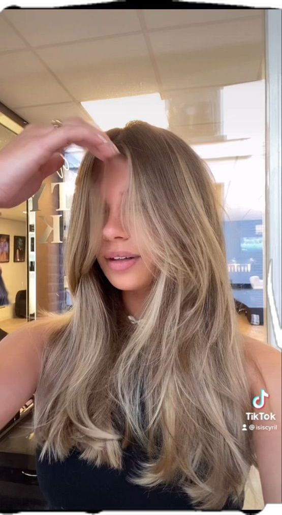 Types Of Blonde Balayage, Dark Brown Hair Going Blonde, Brownish Hair With Blonde Highlights, Mostly Blonde Hair With Brown, Honey Blonde Hair Curtain Bangs, Soft Balayage Hair, Blonde Highlights Dark Blonde Hair, Teddy Bear Hair Color Blonde, Super Light Brown Hair With Highlights