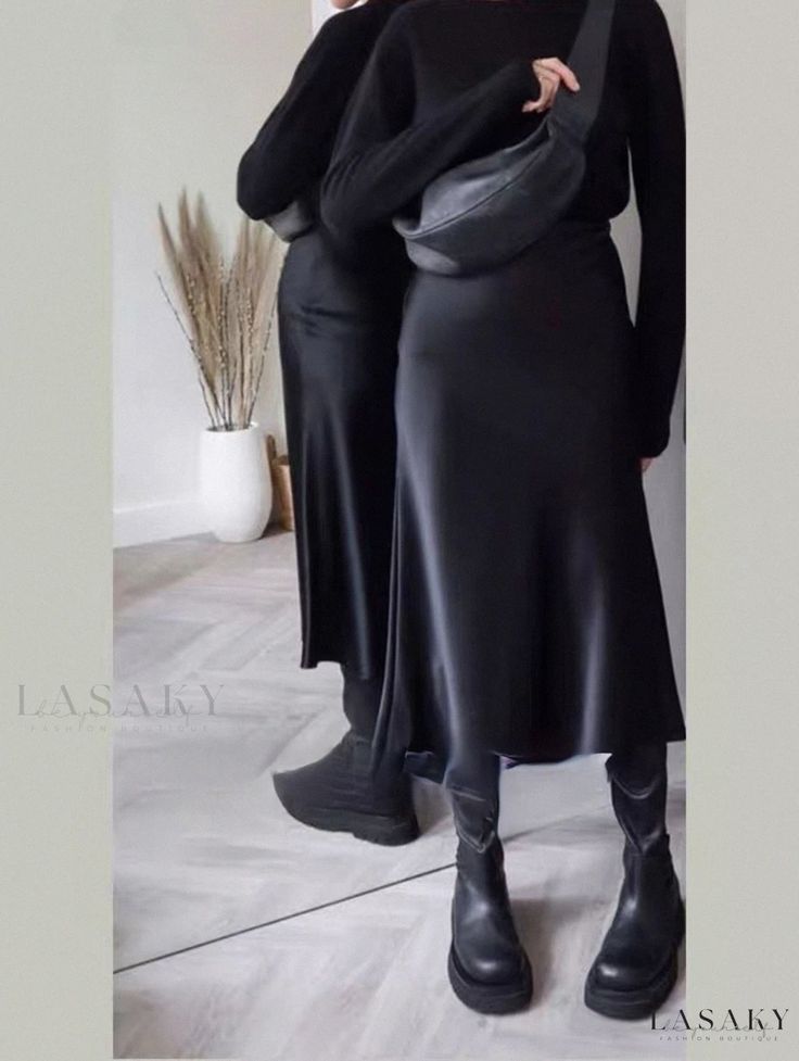 Lasaky - Silk Satin Midi Skirt with High Waist and Elastic Waistband in Diagonal Design Diagonal Design, Stile Hijab, Skirt Tulle, Satin Midi Skirt, Looks Street Style, Nature Tattoos, All Black Outfit, Mode Inspo, 가을 패션