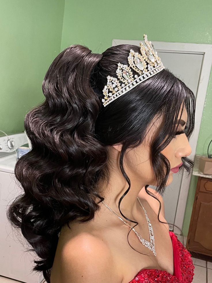 Quince Hairstyles Ponytail, Red Quinceanera Hair, Quinceanera Hairstyles Front And Back, Quinceanera Hairstyles Ponytail, Quince Hairstyles With Crown Curls, Quincenera Hairstyles Half Up, Quinceanera Hairstyles Shoulder Length, Quince Hair Ideas Half Up Half Down, Quinceanera Hairstyles With Bangs